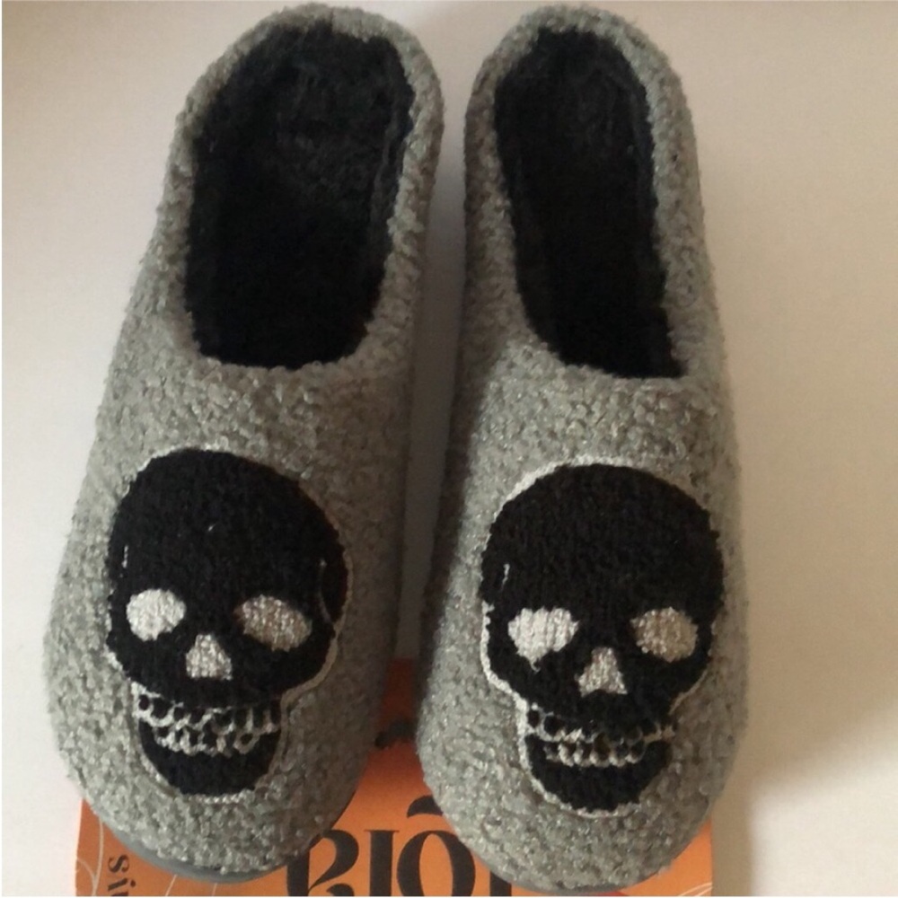 Gray Skull Slippers